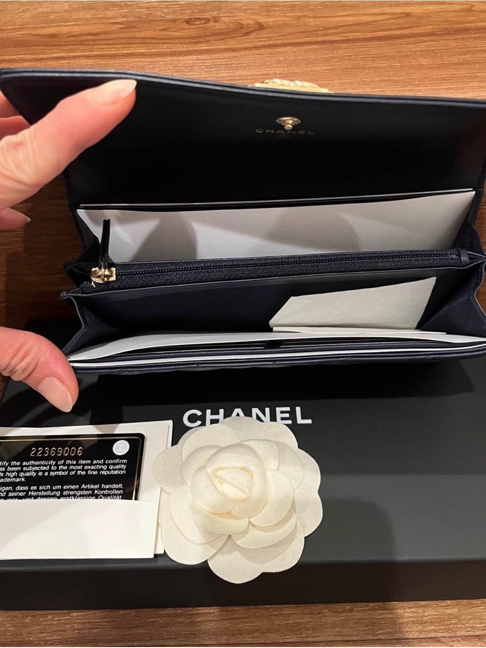 CHANEL Navy Quilted Wallet with Gold CC Closure CERTIFIED AUTHENTIC Mint - Picture 8 of 12